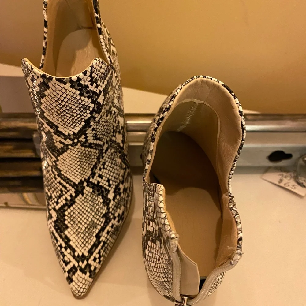 Faux Snakeskin Ankle Boots 🐍western whimsy - Picture 4 of 7
